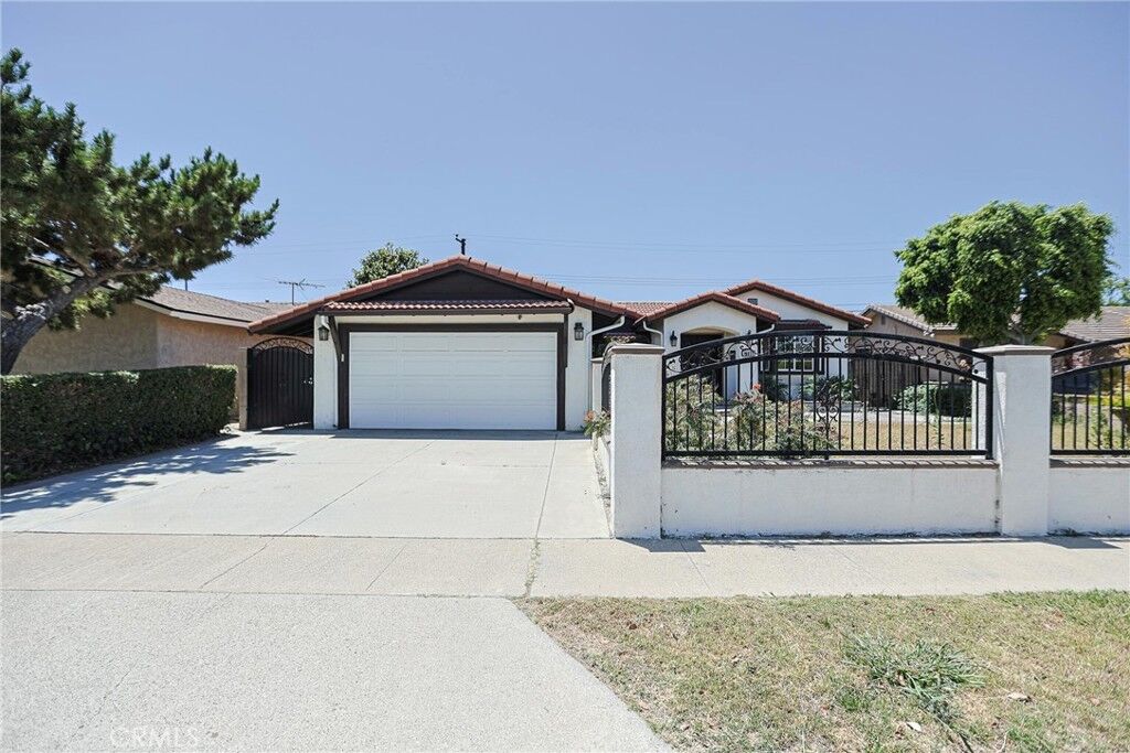 Property Photo:  14871 Booney  CA 92683 