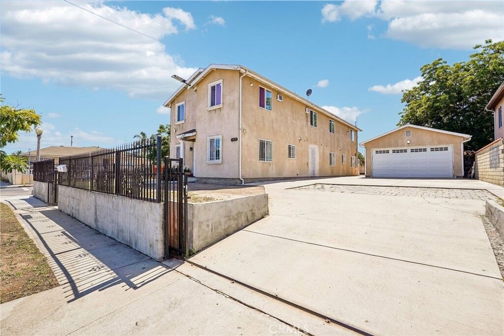 Property Photo:  11421 Stanford Avenue  CA 90059 
