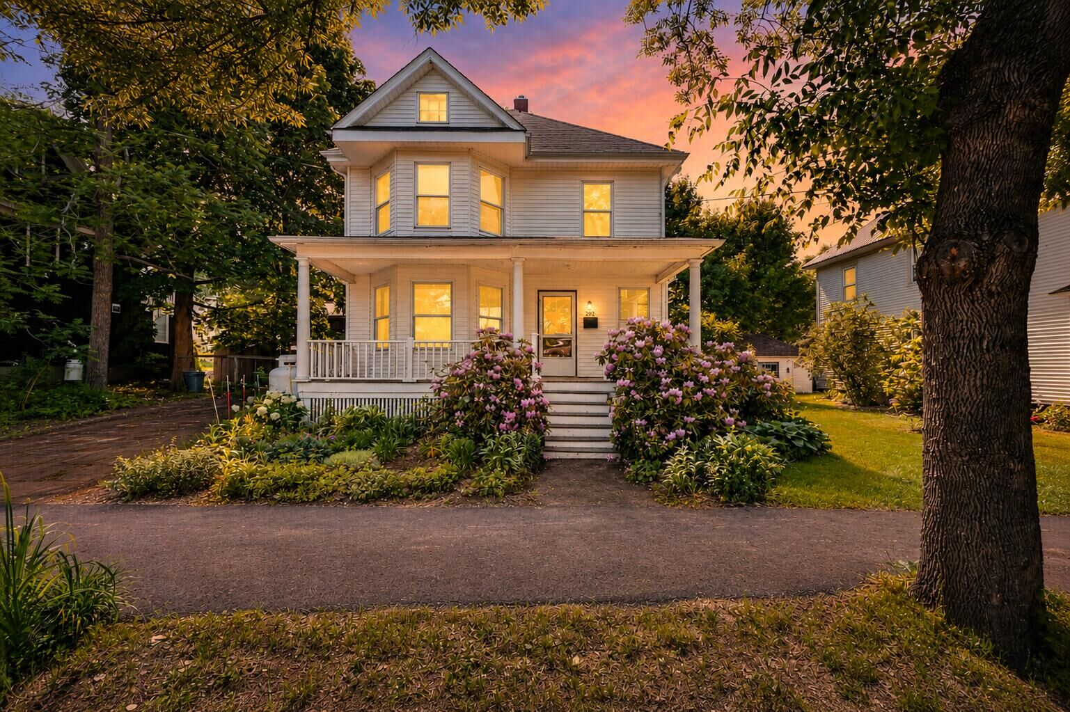 Property Photo:  202 Norfolk Street  ME 04401 