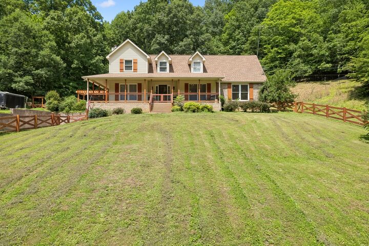Property Photo:  1018 Walnut Ct  TN 37072 