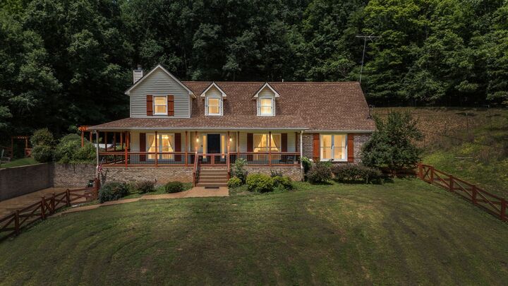 Property Photo: 1018 Walnut Ct TN 37072