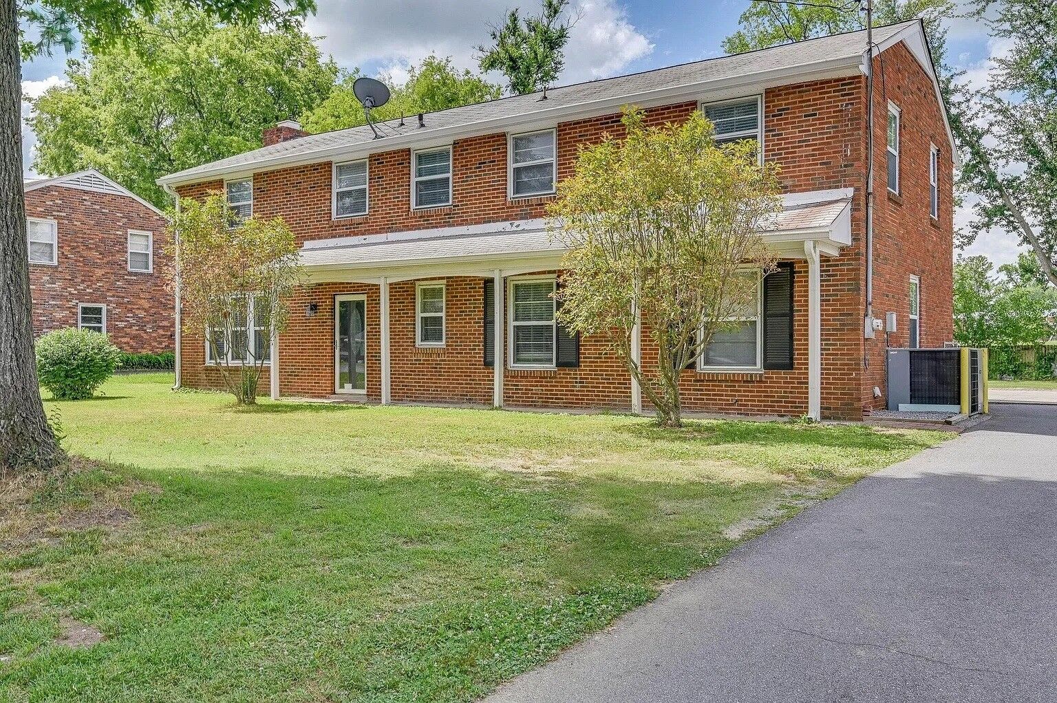 Property Photo: 655 Harding Pl TN 37211