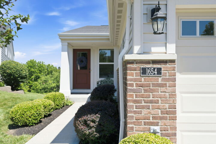 Property Photo:  1654 Saint Annes Court  KY 41042 