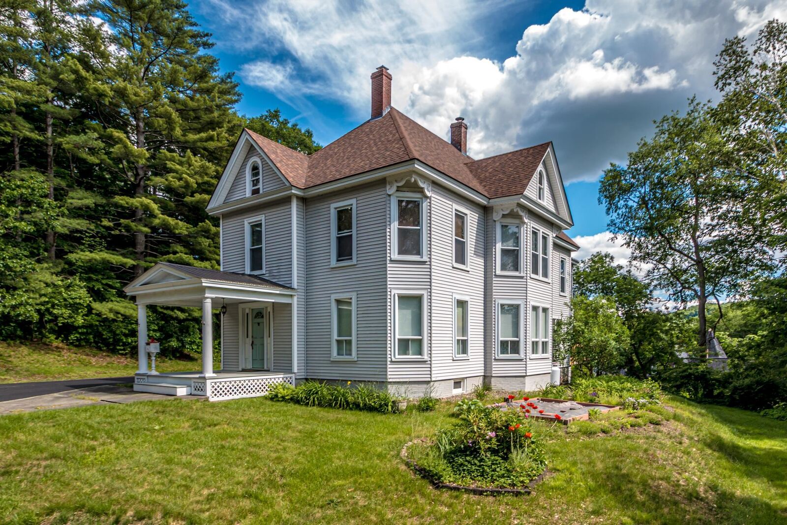 Property Photo: 77 Bunker Hill Street NH 03584