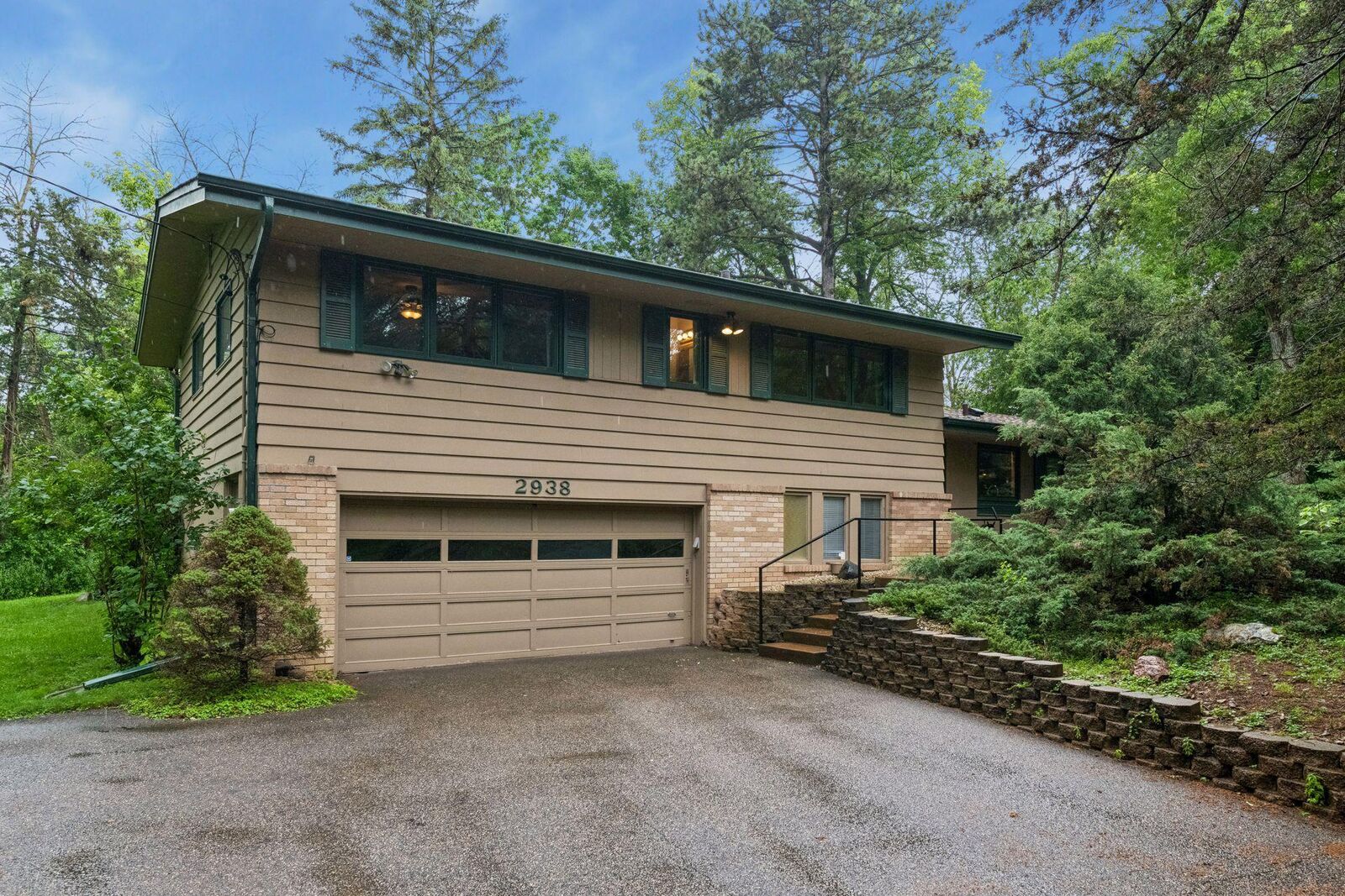 Property Photo: 2938 Oak Lea Drive MN 55391