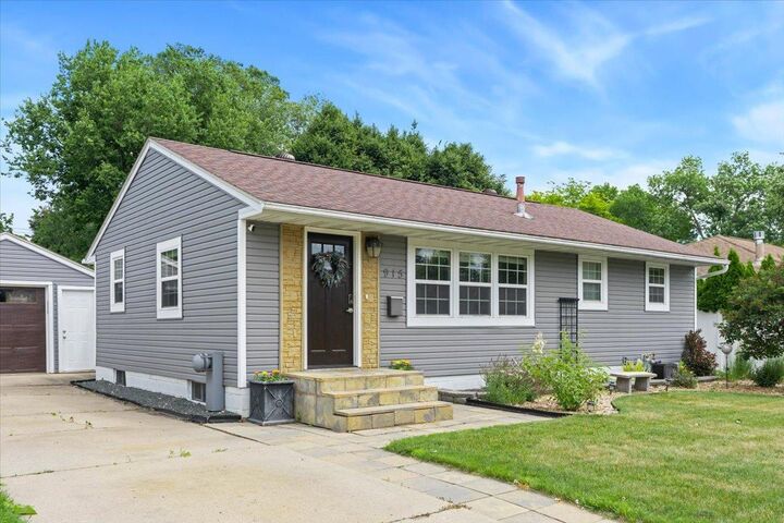 Property Photo:  915 11 1/2 Street SW  MN 55902 