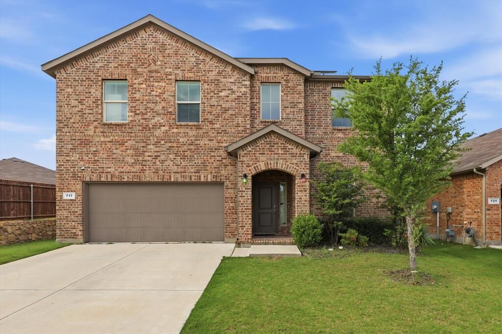 Property Photo: 717 Greenford Manor TX 76247