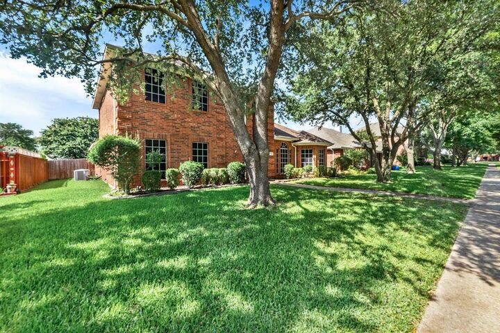 Property Photo: 706 Green Apple Drive TX 75044