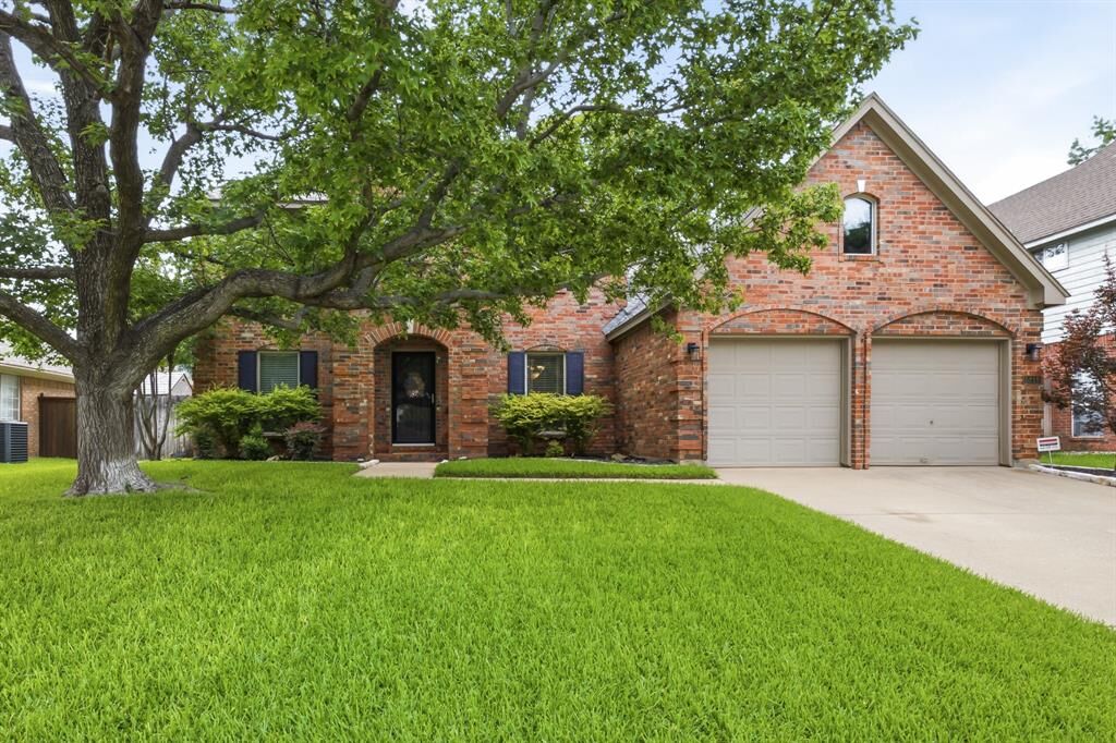 Property Photo: 5219 Shadow Glen Drive TX 76051