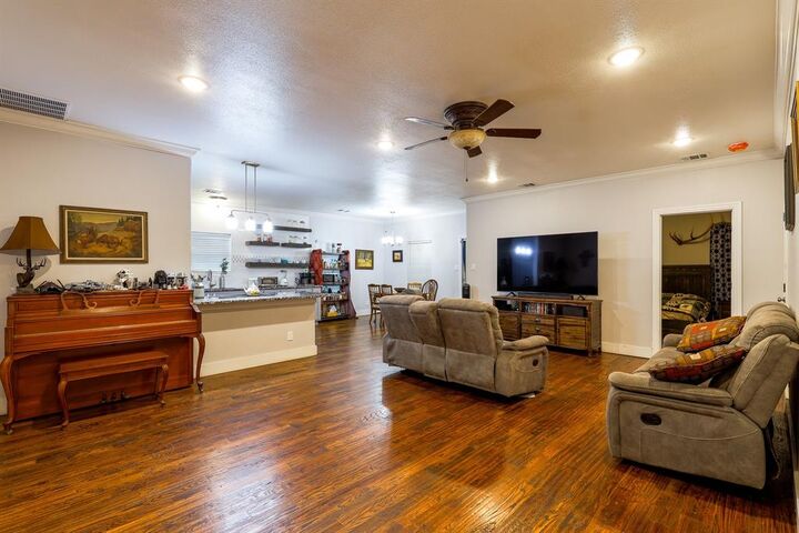 Property Photo: 1912 Belzise Terrace TX 76104