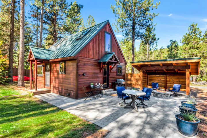 Property Photo:  61579 Boulder Road  OR 97703 