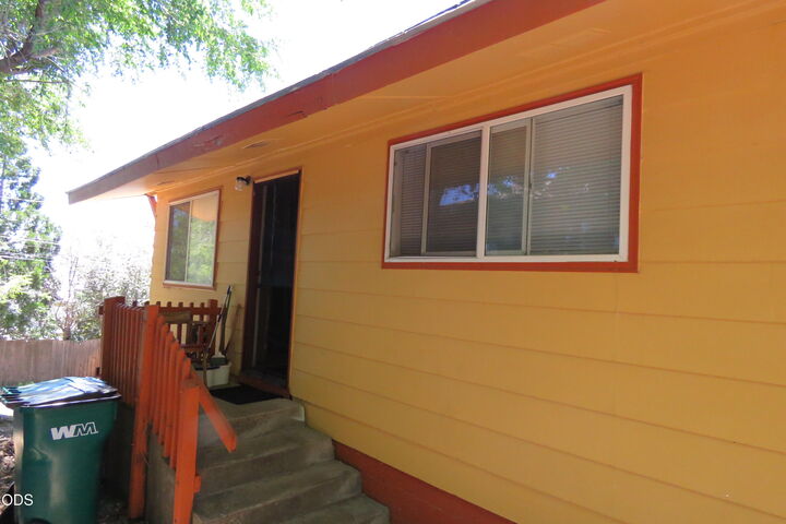 Property Photo: 326 Jefferson Street 328 OR 97601