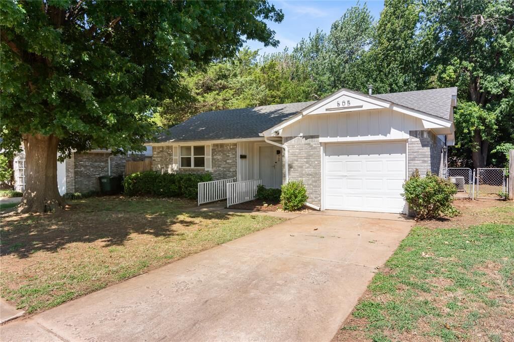 Property Photo:  505 Meadow Lake Drive  OK 73003 