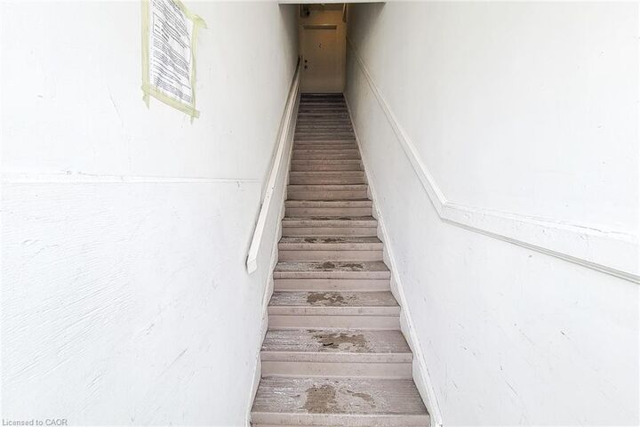 Property Photo:  340 1/2 Barton Street E 1  ON L8L 2X7 