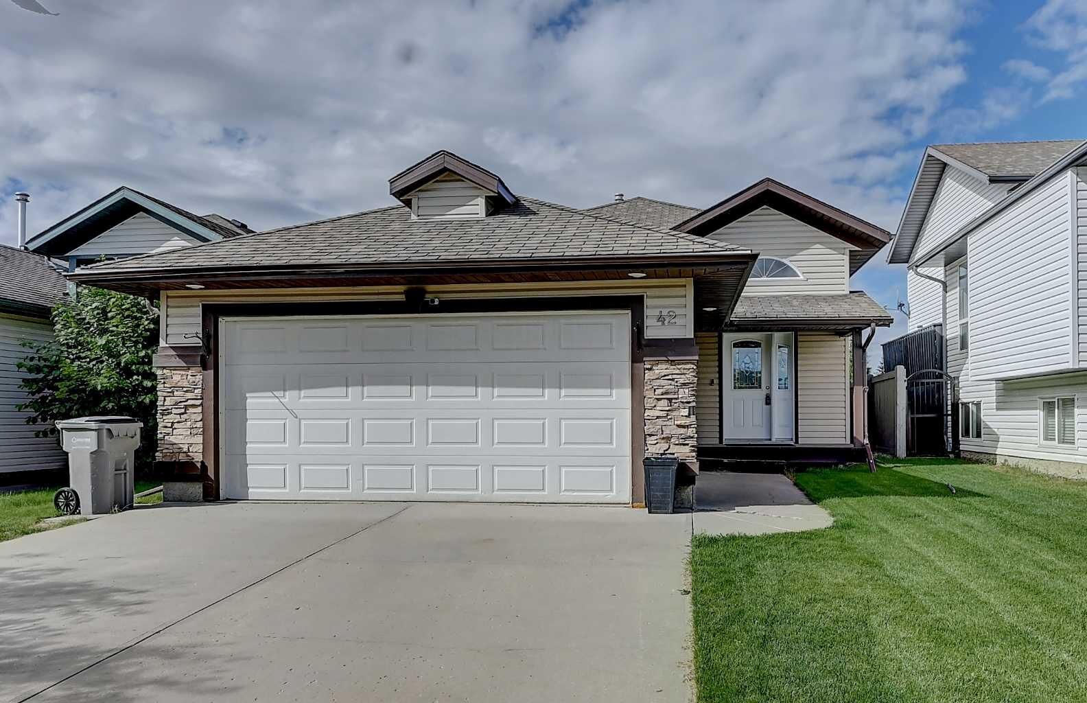 Property Photo: 42 Pinnacle Crossing AB T8W 2X3