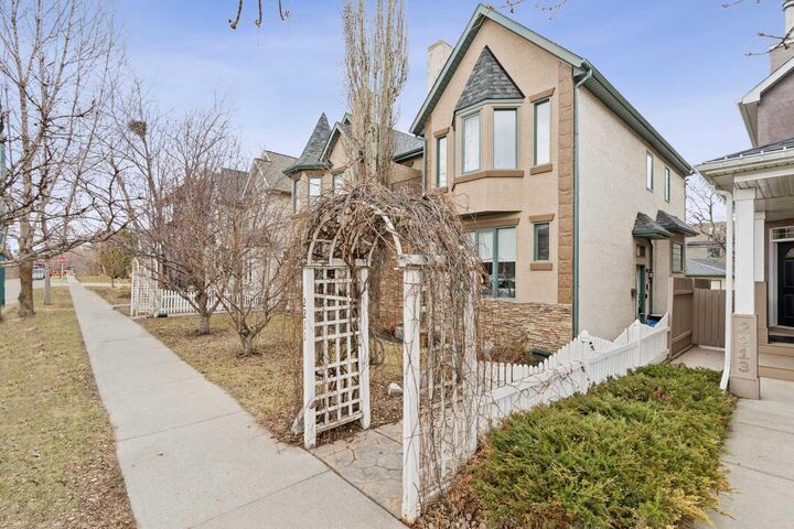 Property Photo:  2211 Bowness Road NW  AB T2N 3L4 