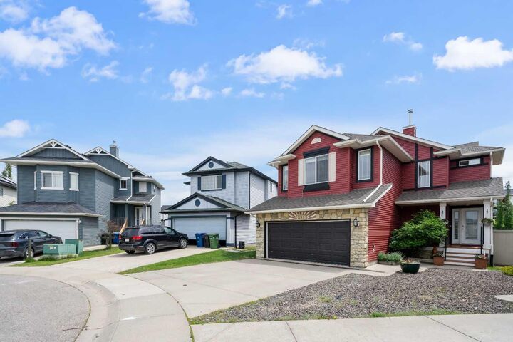 Property Photo:  321 Bayside Place SW  AB T4B 2X5 