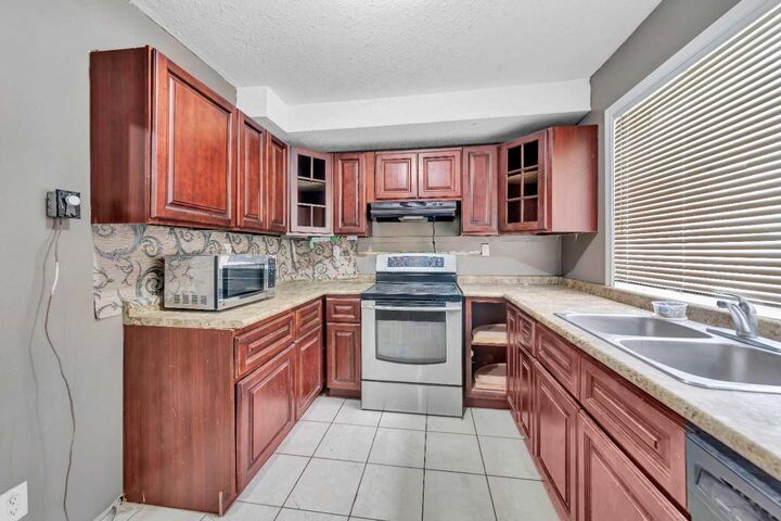 Property Photo:  4825 45 Street  SK S9V 0H8 