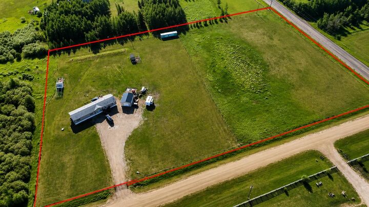 Property Photo:  90030 Township Road 712 1  AB T0H 3S0 