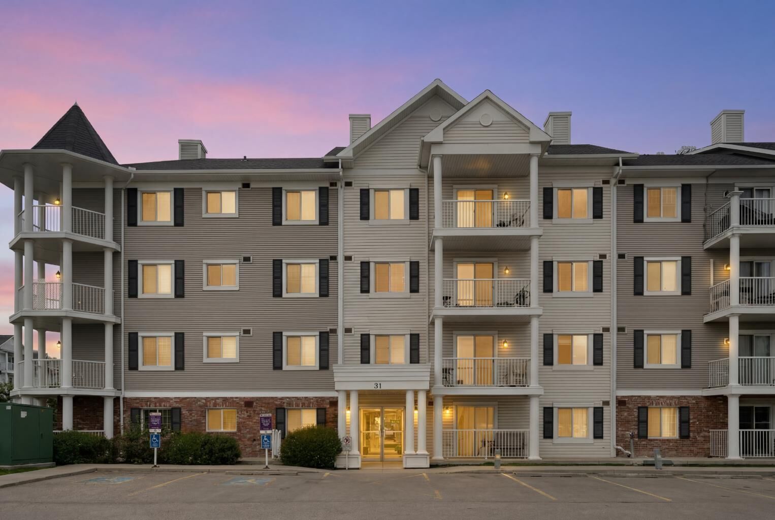 Property Photo: 31 Country Village Manor NE 4314 AB T3K 0T3
