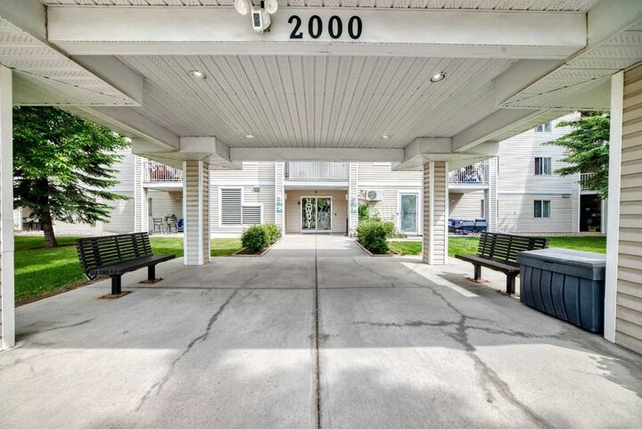 Property Photo: 6224 17 Avenue SE 2222 AB T2A 7X8