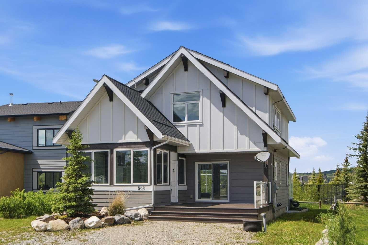 Property Photo: 505 Cottageclub Bay AB T4C 0A2