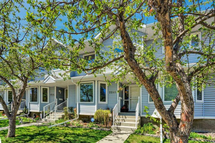 Property Photo:  2295 1 Street NE  AB T2E 1T4 