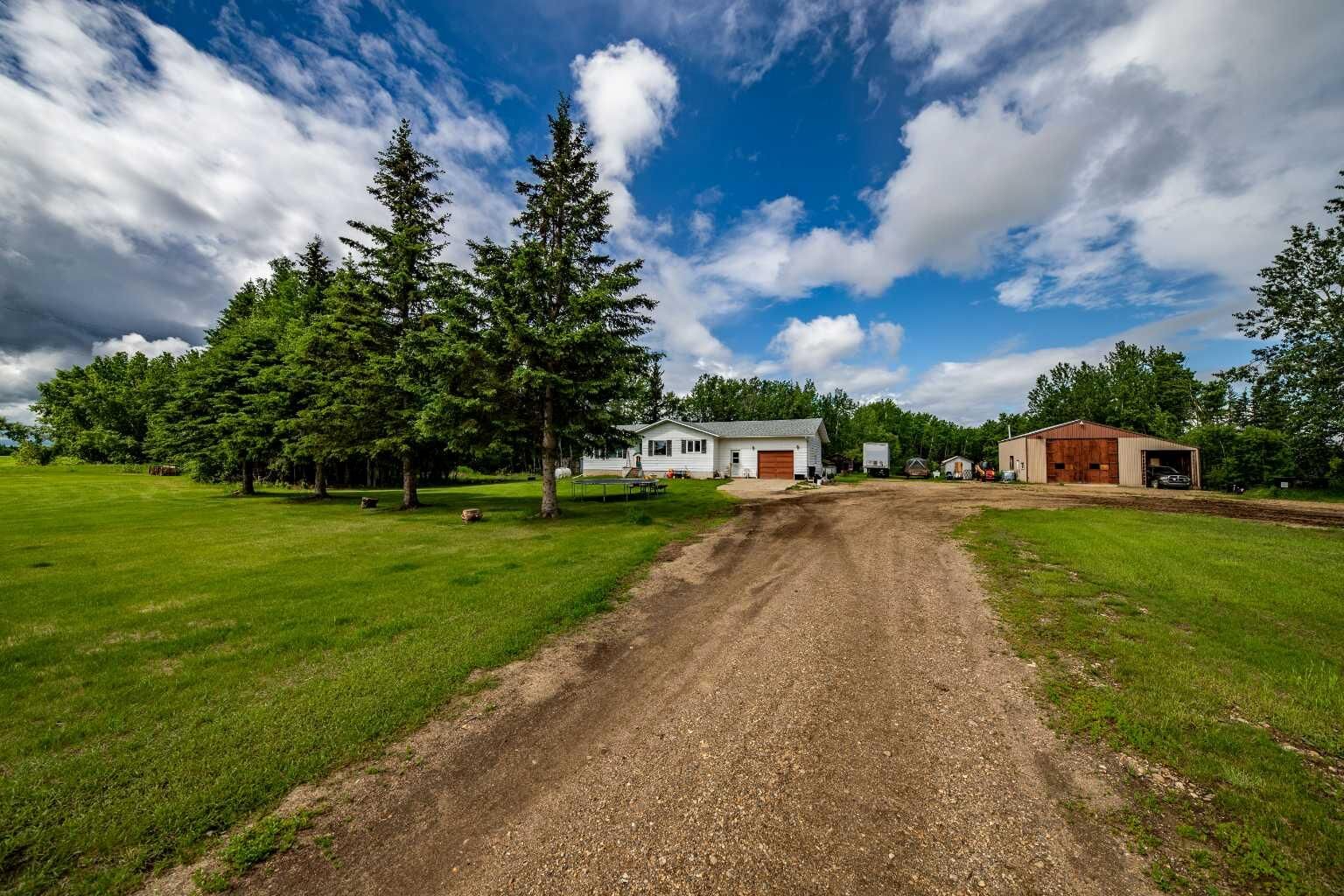 Property Photo: 865016 RR 252 AB T8S 1S4
