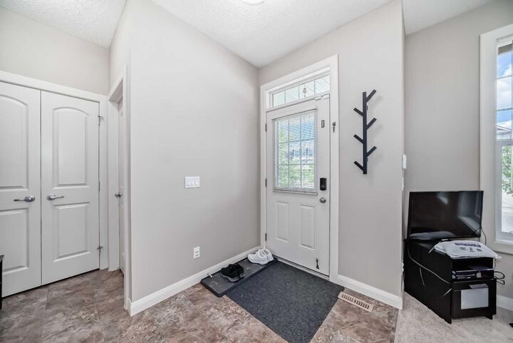 Property Photo:  176 Evanspark Gardens  AB T3P 0G7 