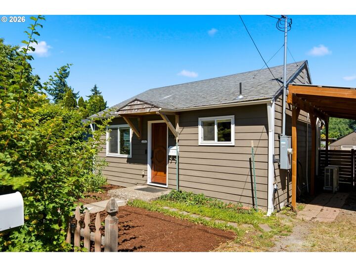 Property Photo: 7724 SE 65th Ave OR 97206