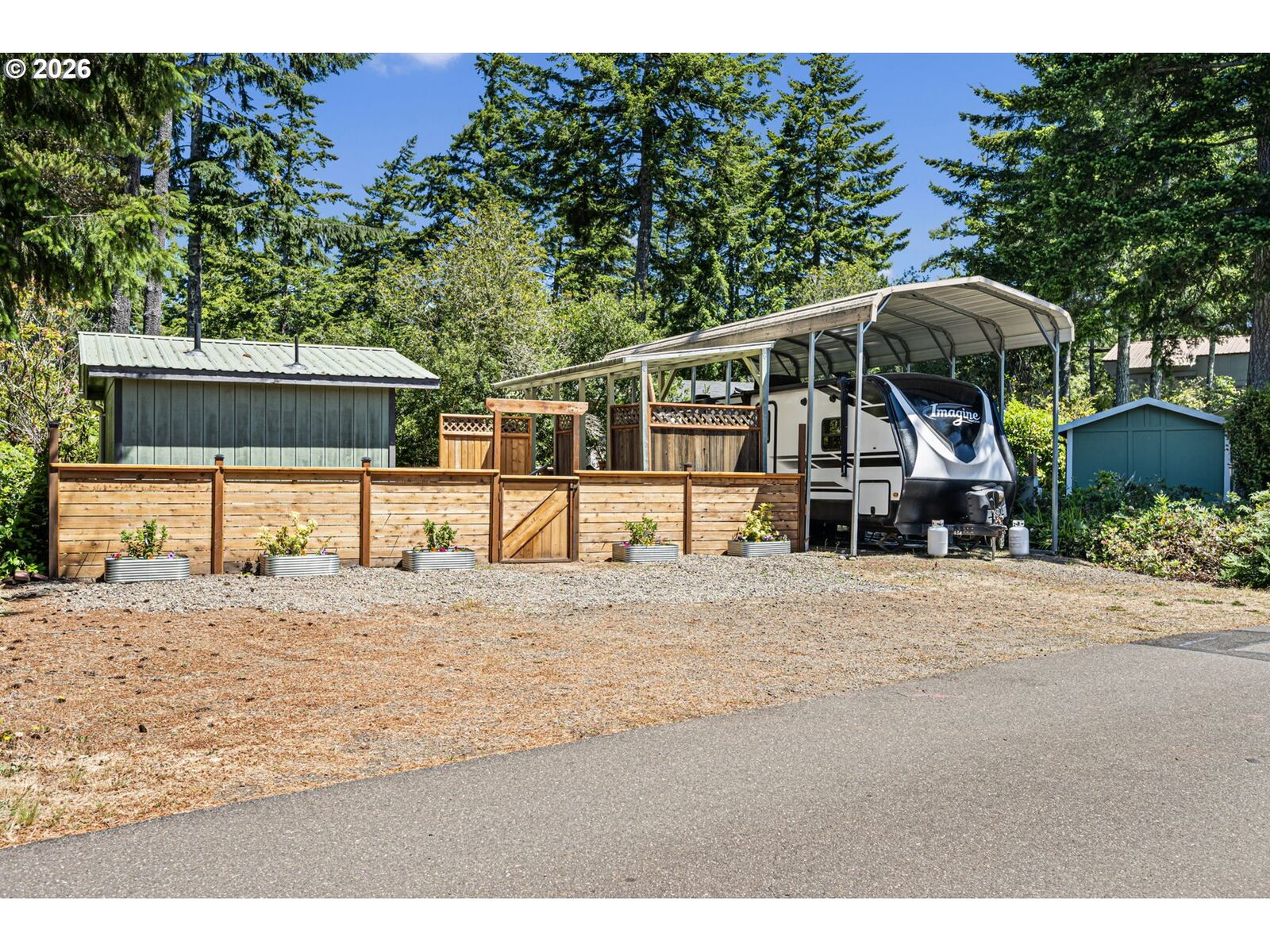Property Photo: 251 Outer Dr OR 97439