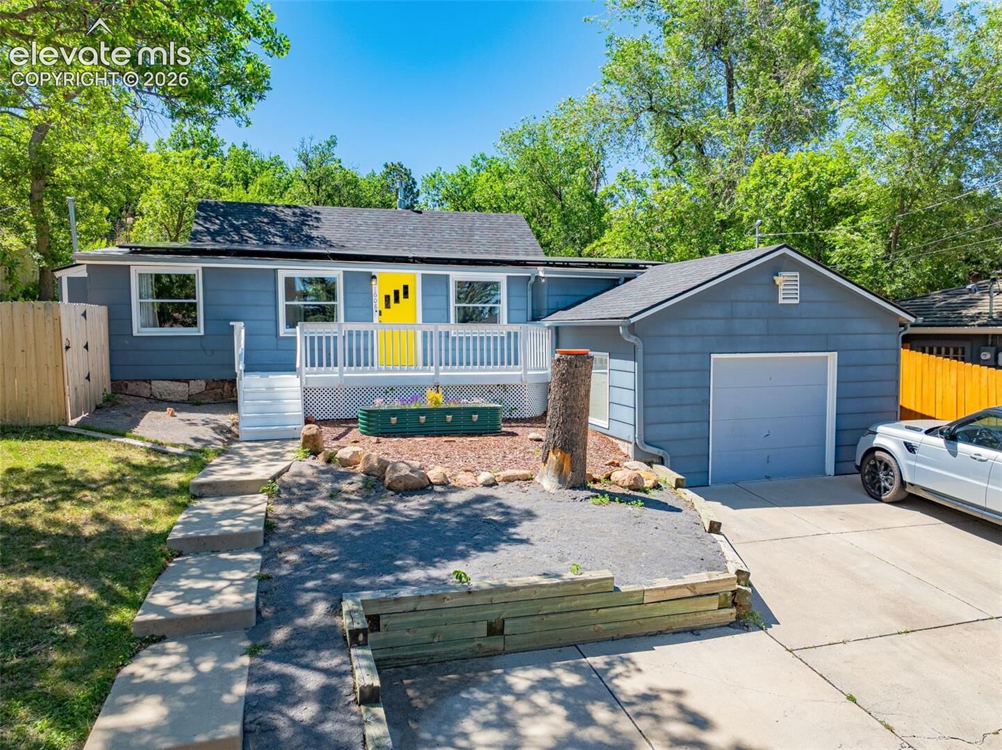Property Photo: 1608 Highland Way CO 80906