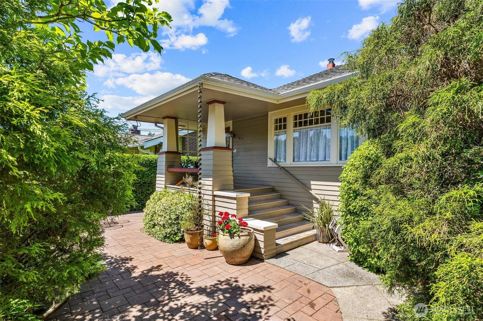 Property Photo: 1916 E McGraw Street WA 98112