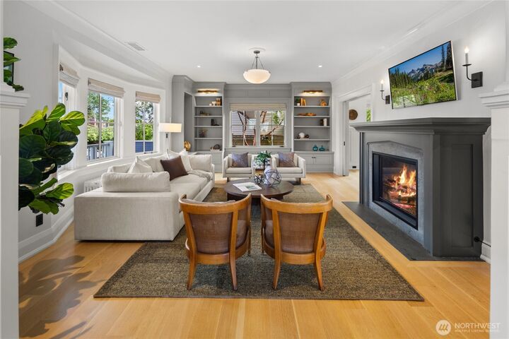 Property Photo:  3033  27th Avenue W  WA 98199 