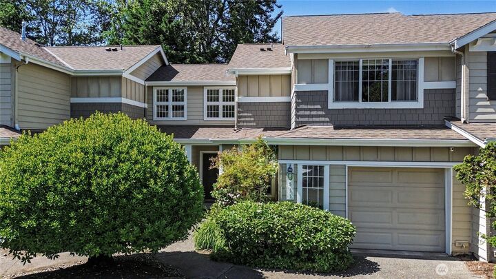 Property Photo:  511  Elma Place NE  WA 98059 