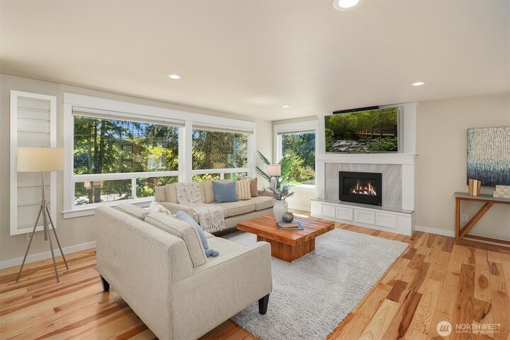Property Photo:  525  Mount Everest Lane SW  WA 98027 