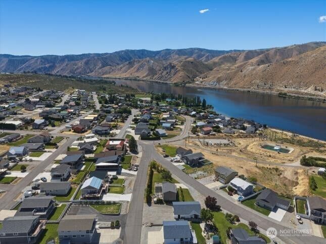 Property Photo:  180 E Marine View Place  WA 98843 