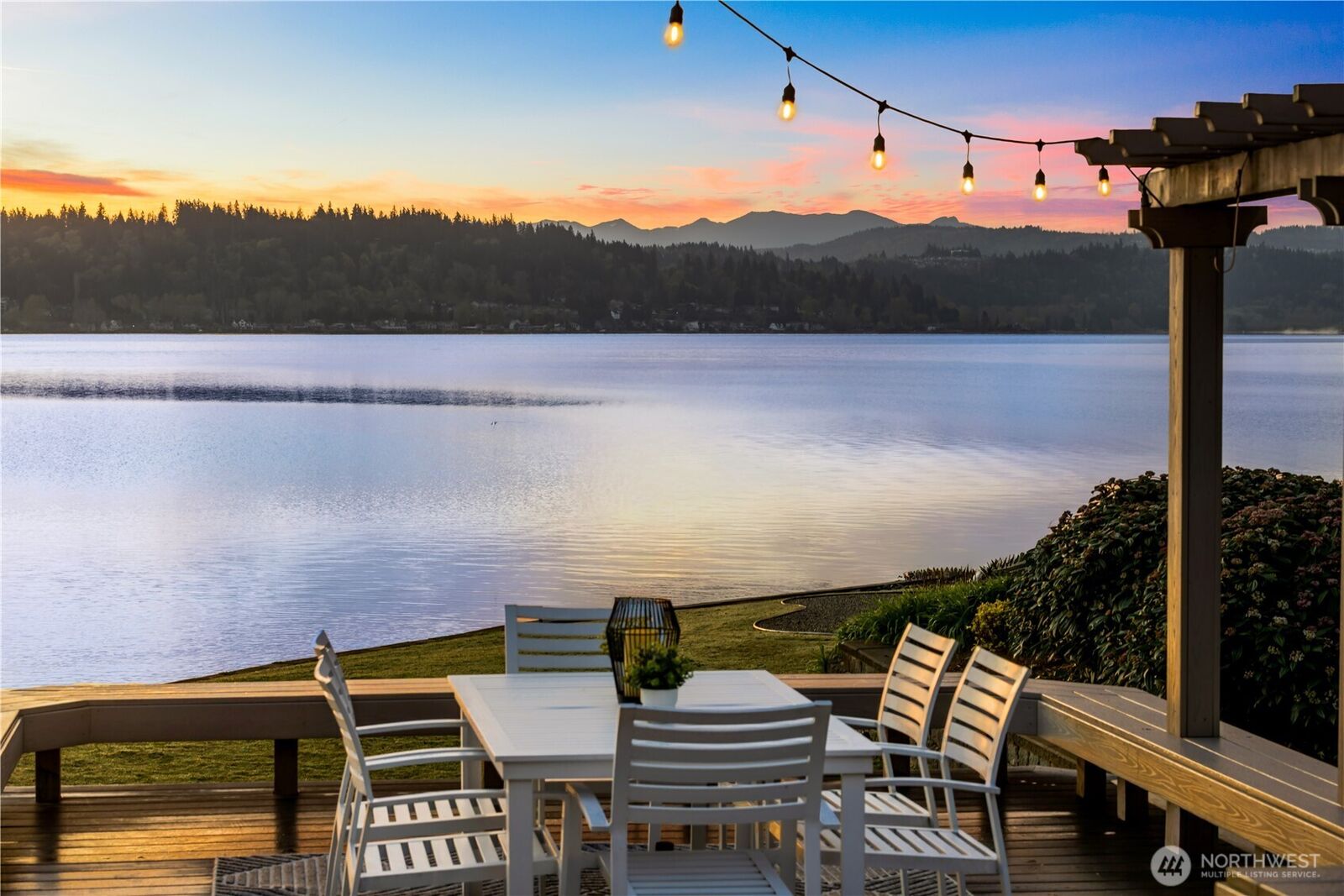 Property Photo: 3418 W Lake Sammamish Parkway SE WA 98008