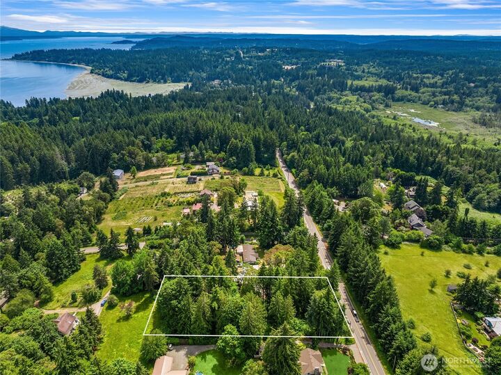 Property Photo: 113 Xx North Madison Avenue NE WA 98110