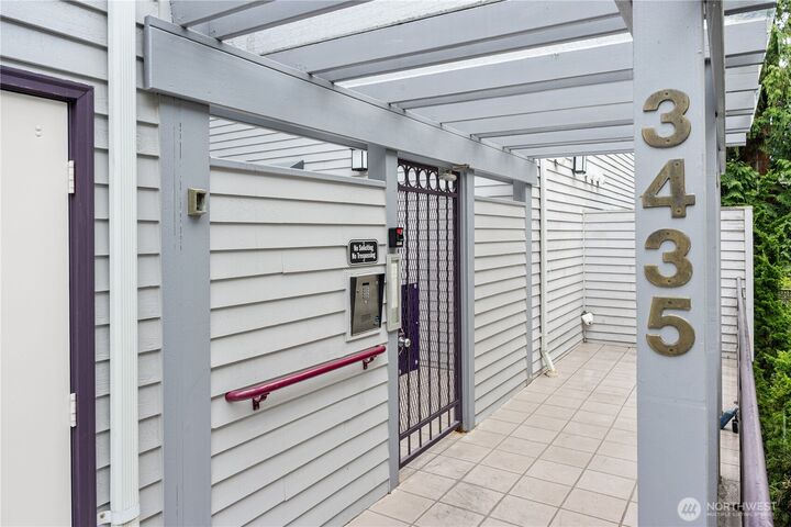 Property Photo: 3435 California Avenue SW 103 WA 98116