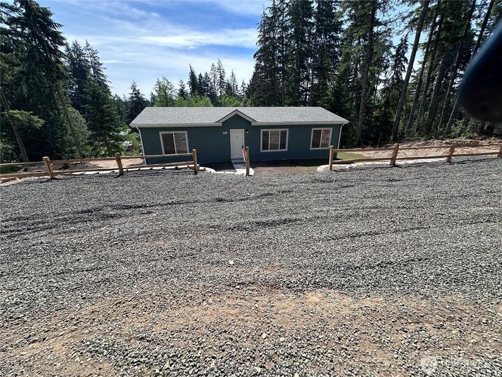 Property Photo: 1561 E Trails End Drive WA 98528