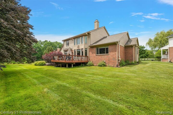 Property Photo:  8117 Remington Court  MI 48348 