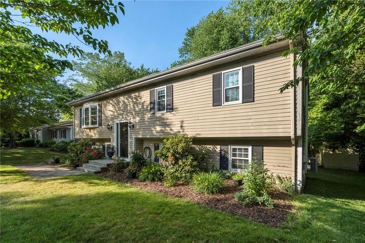 Property Photo:  22 Kinnicutt Avenue  RI 02885 