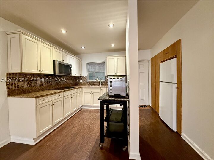 Property Photo: 3048 E Sunrise Lakes Dr 217 FL 33322