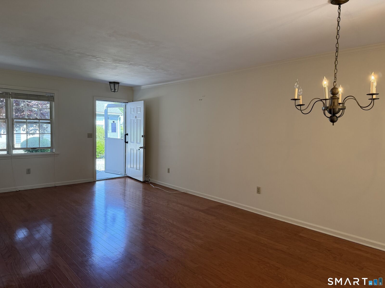 Property Photo: 20 Plymouth Court 20 CT 06413