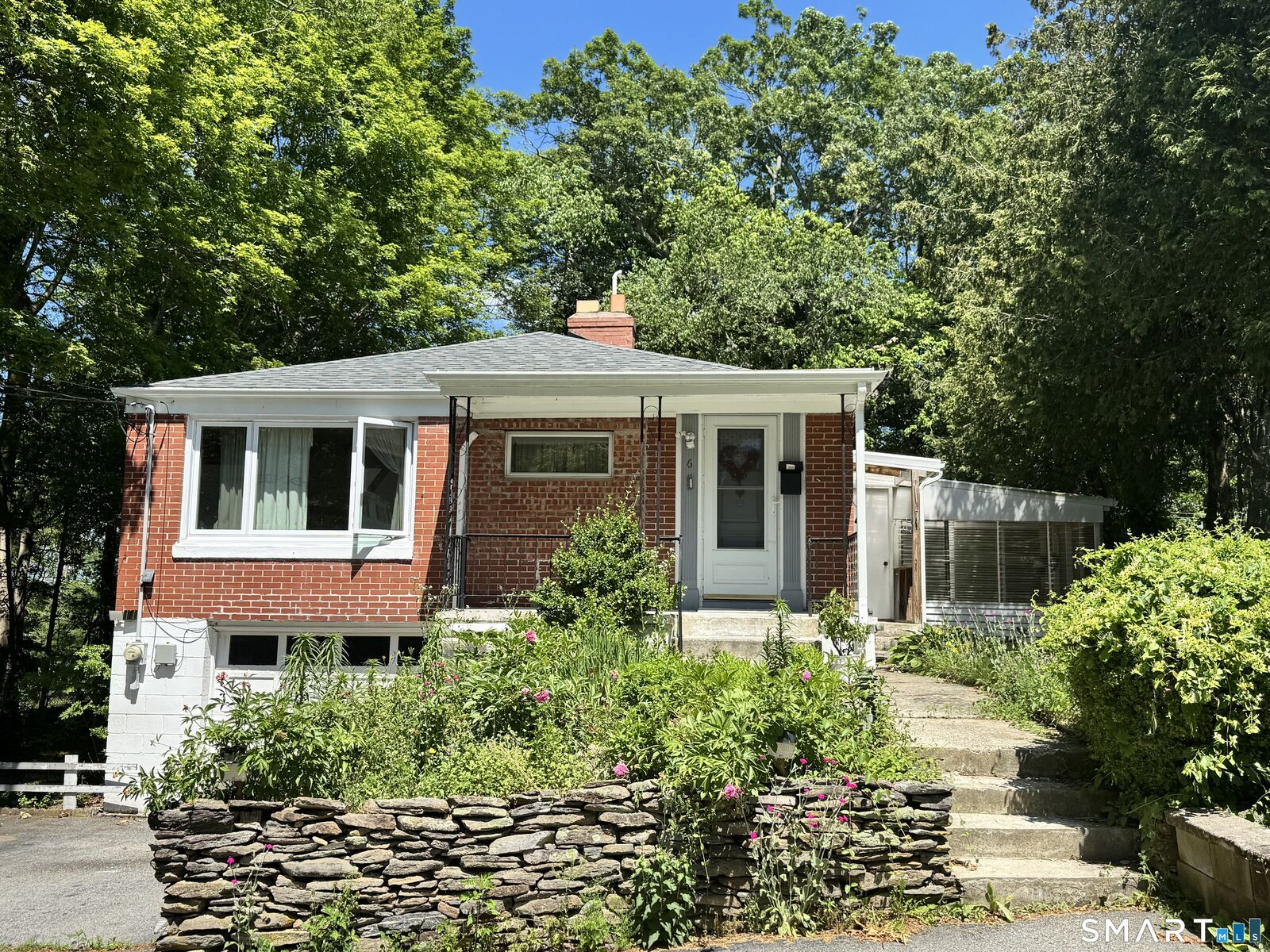 Property Photo:  6 Willey Street  CT 06360 