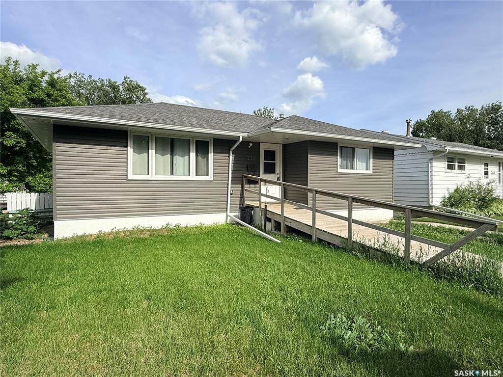 Property Photo: 271 14th Avenue NE SK S9H 2W8