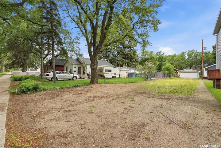 Property Photo:  233 1st Street E  SK S7H 1R8 