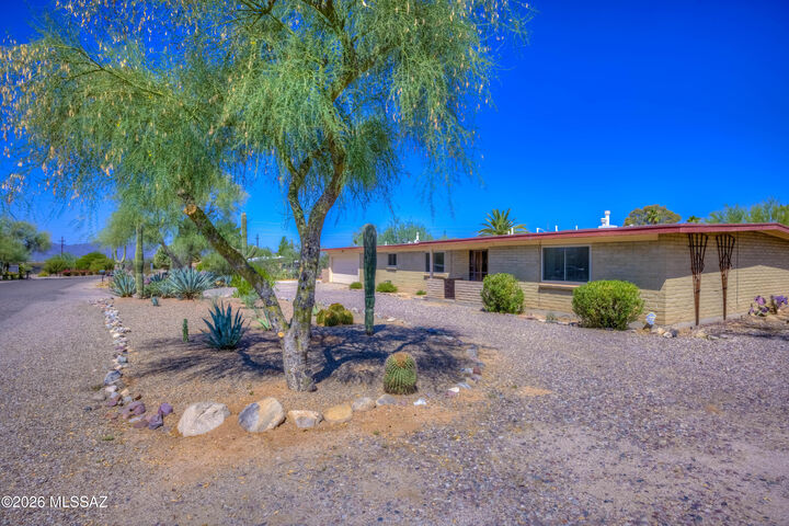 Property Photo:  1330 W San Lucas Drive  AZ 85704 