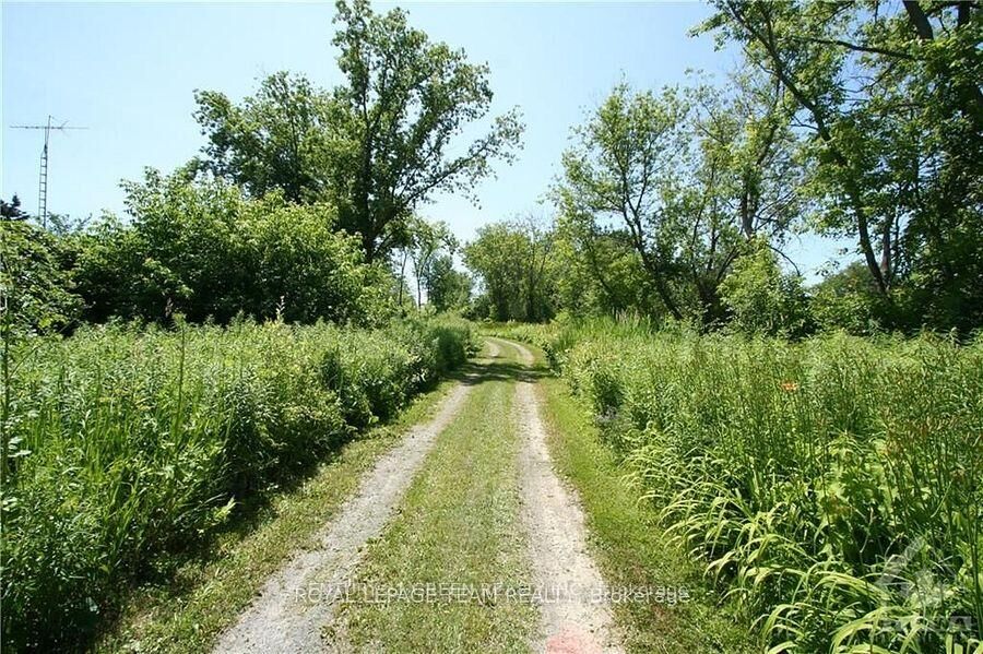 Photo de la propriété:  3500 County 8 Road  ON K0C 1H0 